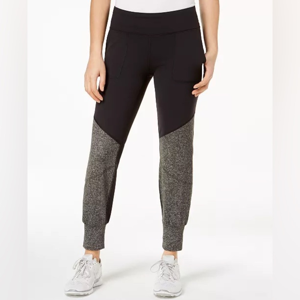 The North Face Motivation Flash-Dry Mid-Rise Jogger
Pants. TNF Black. Size: S.
